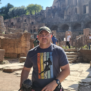 Mark Cullen from Cully7 rugby, wearing a striped colored rugby tee shirt in Rome 